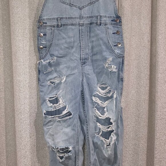 American Eagle 90s Boyfriend Overalls Distressed Light Wash Denim womens size M - Picture 1 of 4
